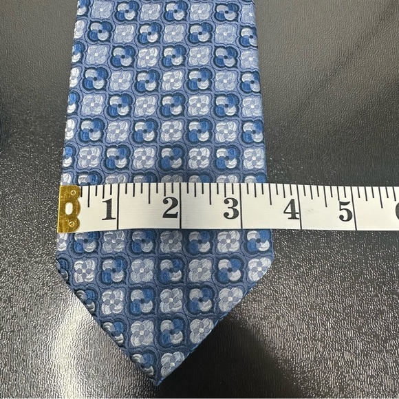 BOSS Hugo Boss Men's 100% Silk Designer Necktie Blue Geometric Squares Italy - Picture 4 of 5